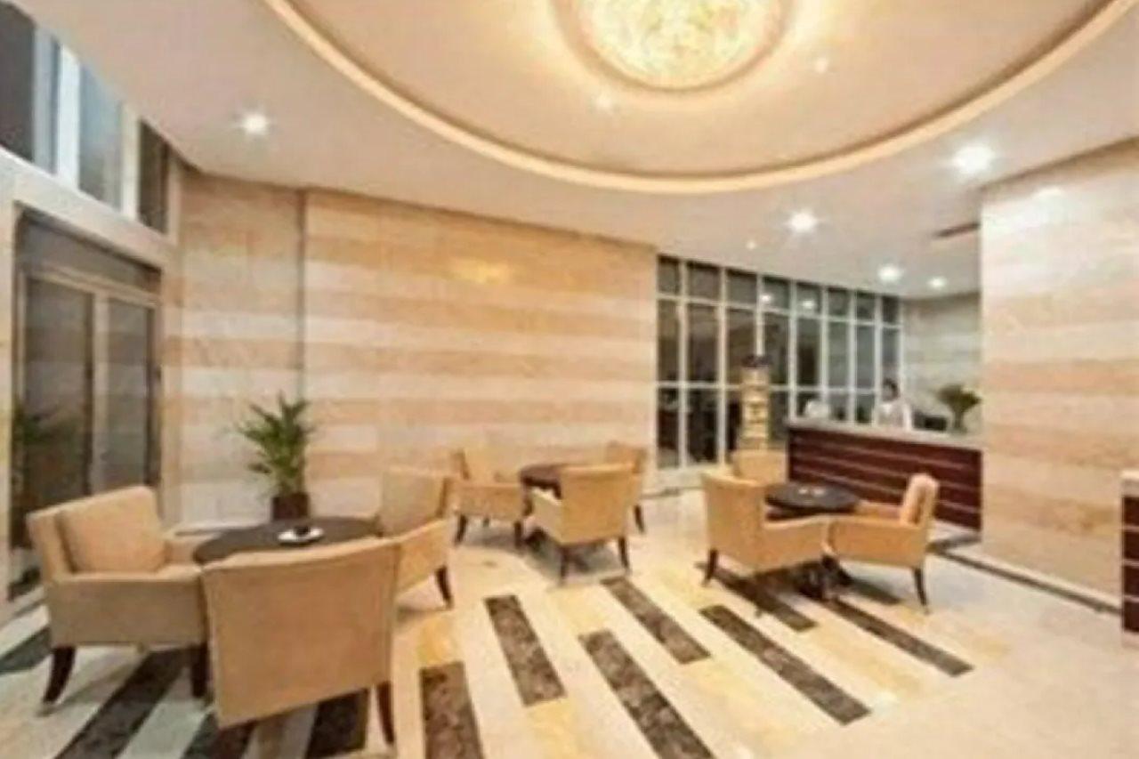 Tulip Inn Royal Suites Adschman Exterior foto