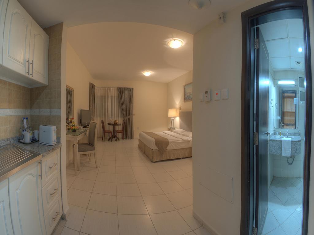 Tulip Inn Royal Suites Adschman Zimmer foto