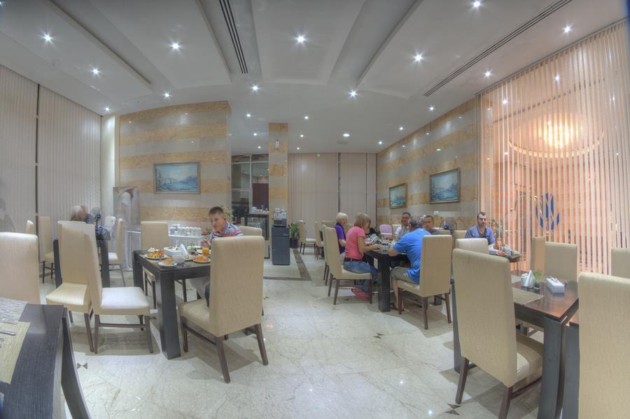 Tulip Inn Royal Suites Adschman Restaurant foto